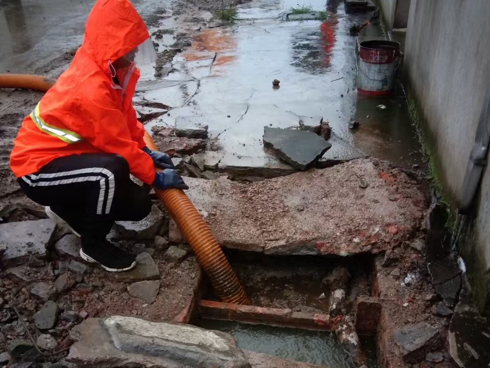 浮山专业清理污水池 炜誉市政以规范流程守护城市 “肠道”